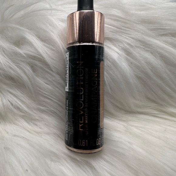 🩵3/$10 Makeup Revolution Champagne Glow Highlighter - Picture 2 of 5